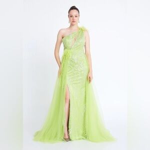 Green Sparkle One-Shoulder Gown New With Tags